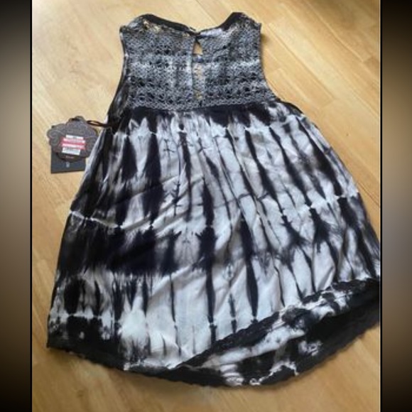 Super cute new with tags, tank top size extra small - Picture 3 of 3